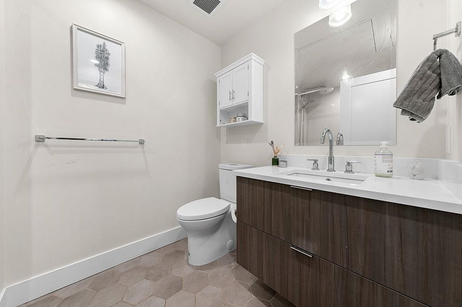 302 1496 Charlotte Road North Vancouver, BC - 11