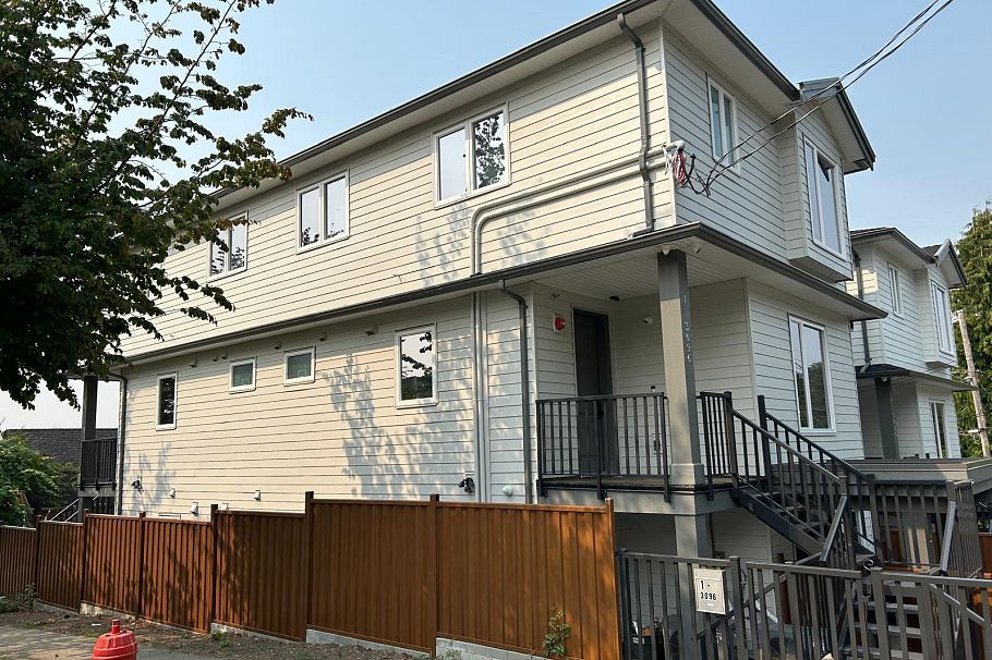 2 3096 Vanness Avenue Vancouver, BC - 2