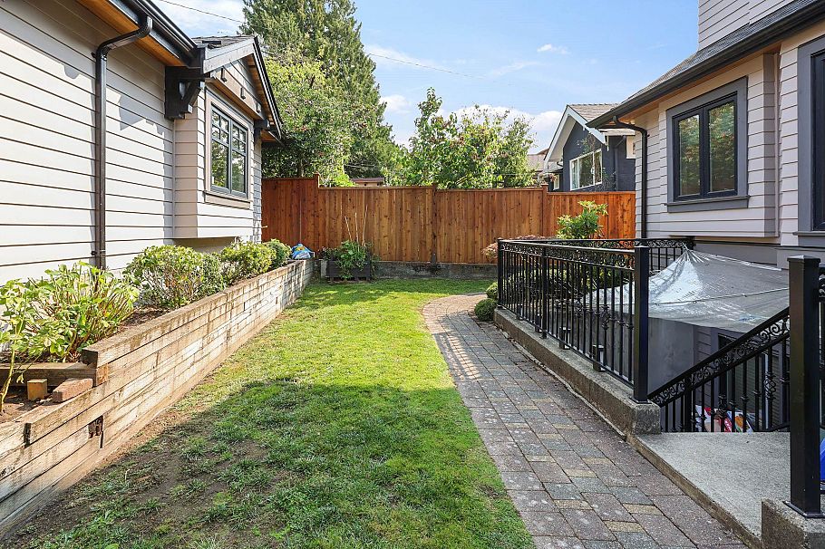 3553 W 31st Avenue Vancouver, BC - 32