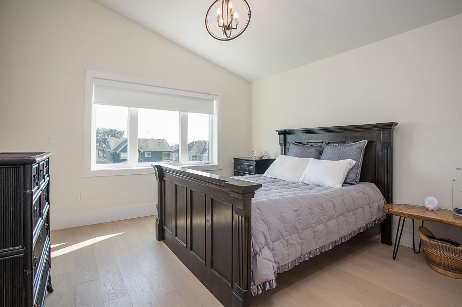 341 E 13th Street North Vancouver, BC - 20