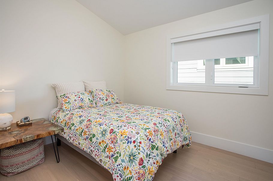 341 E 13th Street North Vancouver, BC - 25