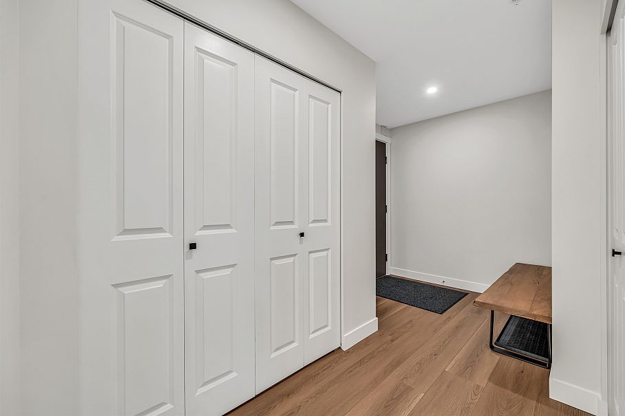 404 2632 Library Lane North Vancouver, BC - 25