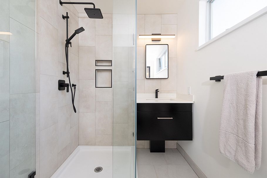 4 260 E 4th Street North Vancouver, BC - 32