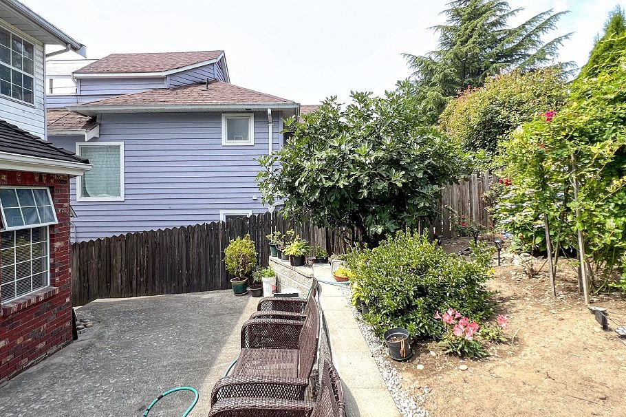 1860 SE Marine Drive Vancouver, BC - 20