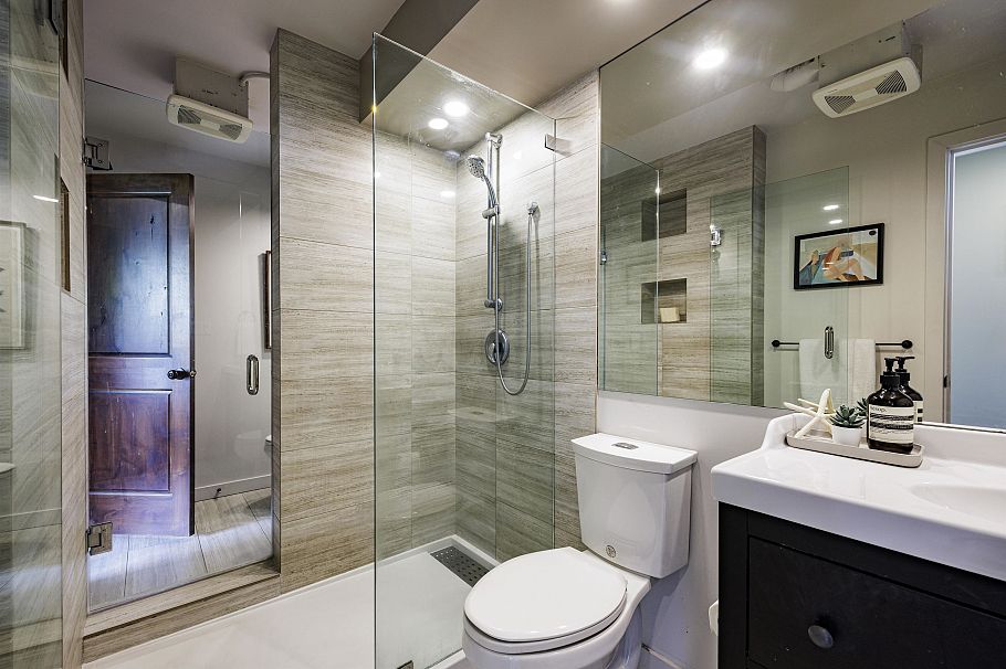 302 540 Lonsdale Avenue North Vancouver, BC - 17