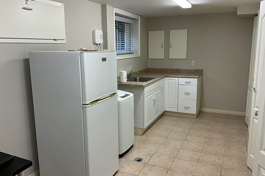 1667 W 40th Avenue Vancouver, BC - 9