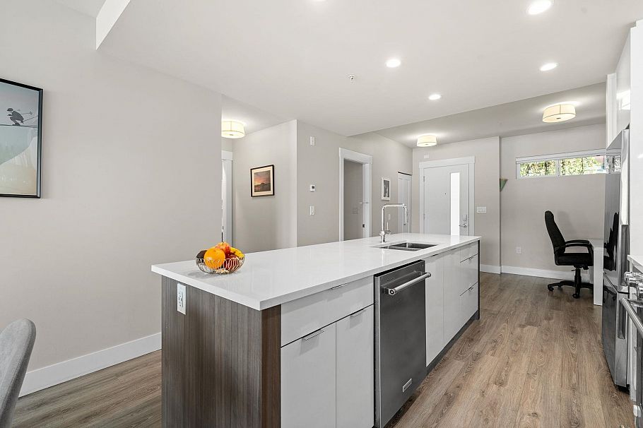 302 1496 Charlotte Road North Vancouver, BC - 9