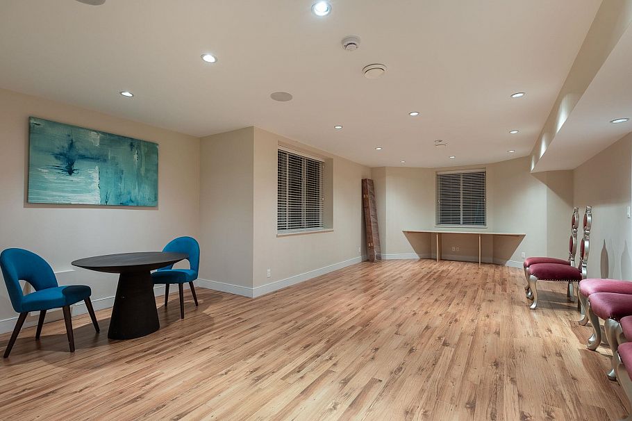 839 W 20th Street North Vancouver, BC - 30