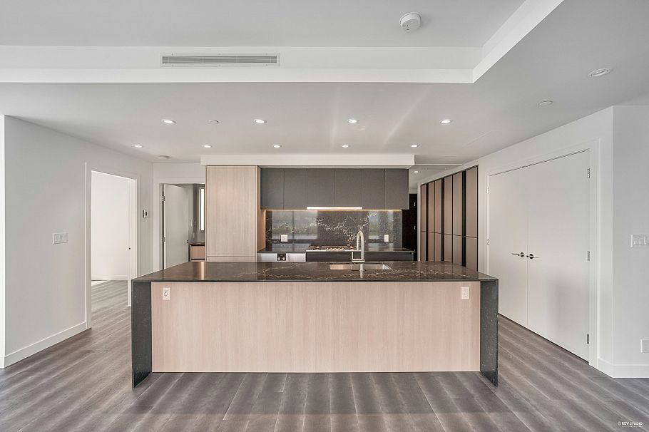 2604 1500 Fern Street North Vancouver, BC - 1