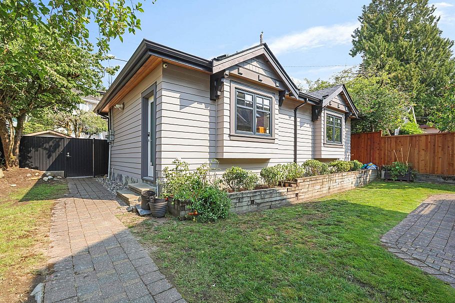 3553 W 31st Avenue Vancouver, BC - 33