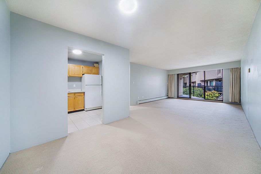 320 1385 Draycott Road North Vancouver, BC - 17