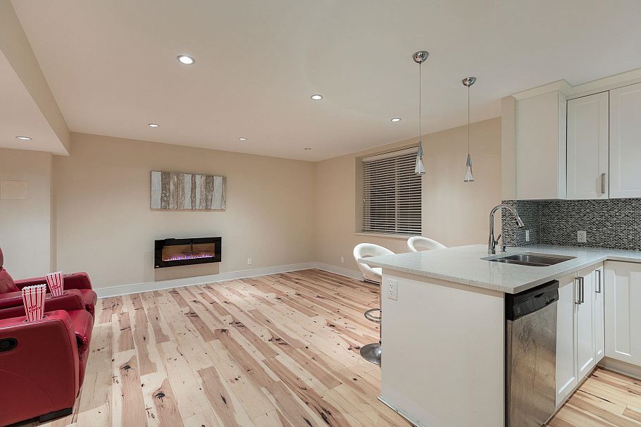 839 W 20th Street North Vancouver, BC - 32