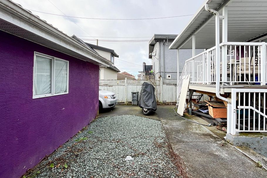 736 E 55th Avenue Vancouver, BC - 35