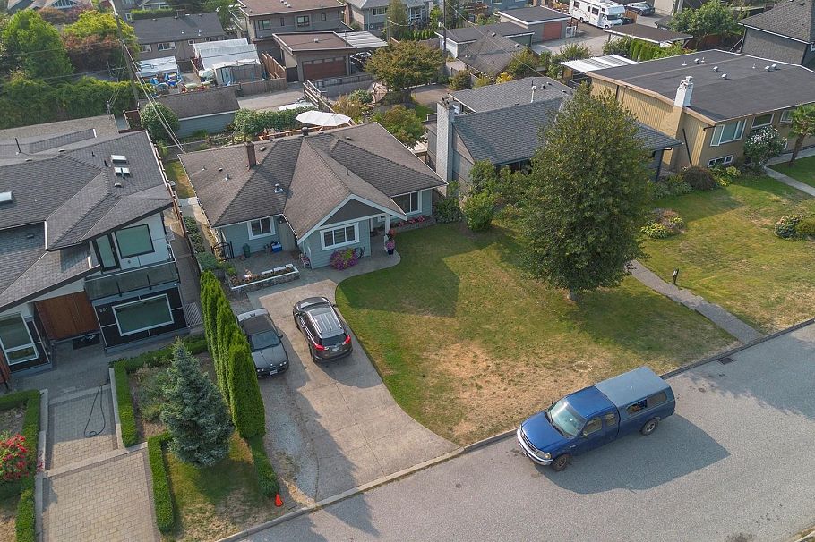 843 Whitchurch Street North Vancouver, BC - 35