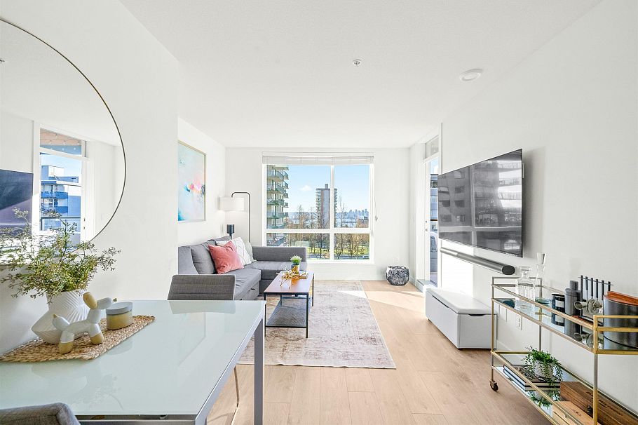 304 108 E 8th Street North Vancouver, BC - 2