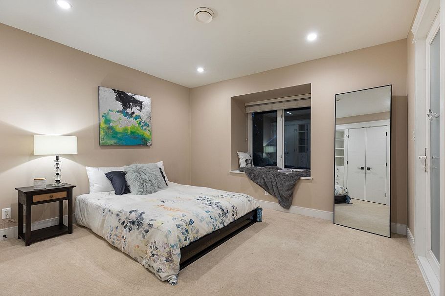 839 W 20th Street North Vancouver, BC - 27