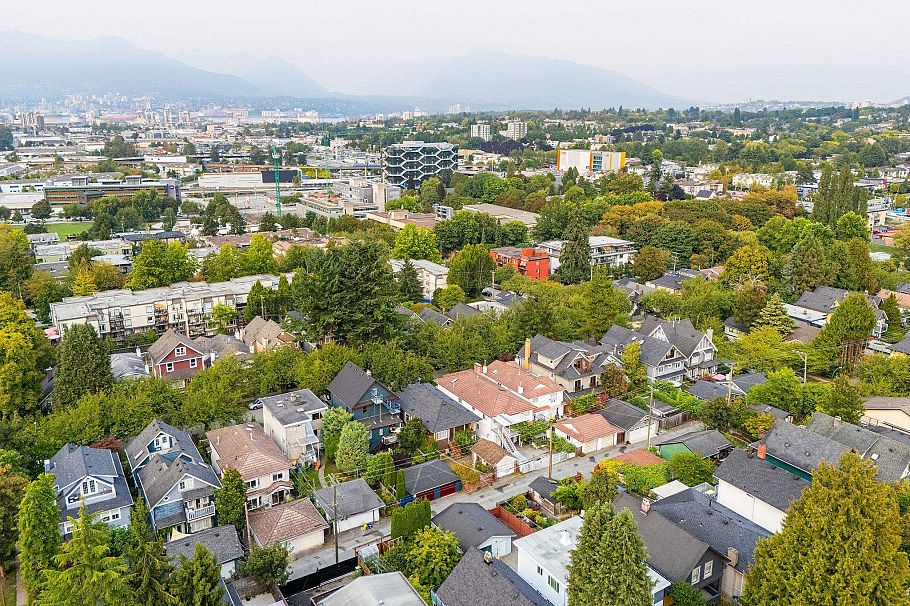 1036 E 10th Avenue Vancouver, BC - 5