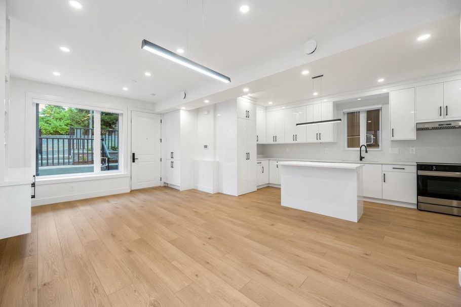 2 3096 Vanness Avenue Vancouver, BC - 4