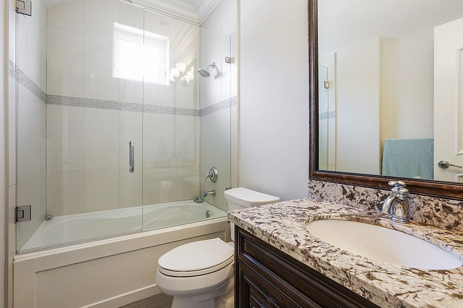 3553 W 31st Avenue Vancouver, BC - 24