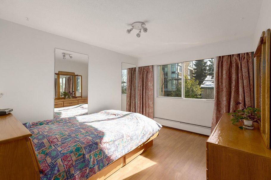 116 1345 Chesterfield Avenue North Vancouver, BC - 11