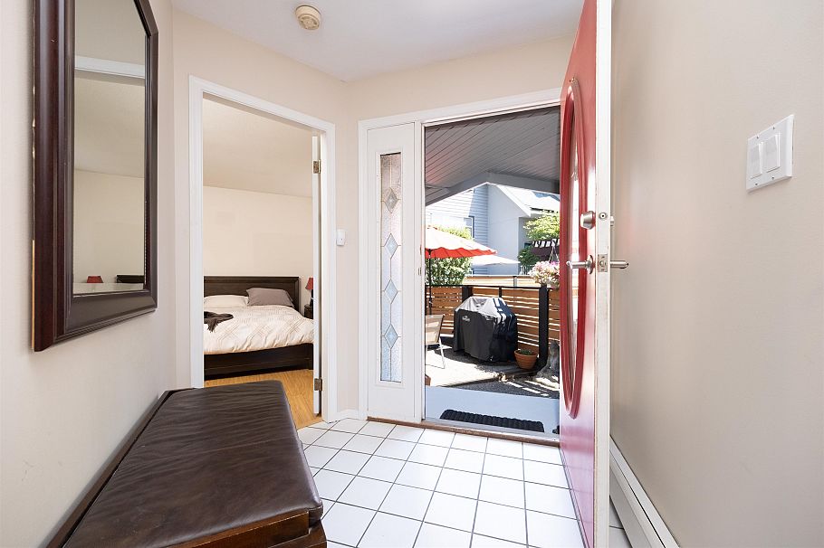 4 260 E 4th Street North Vancouver, BC - 5