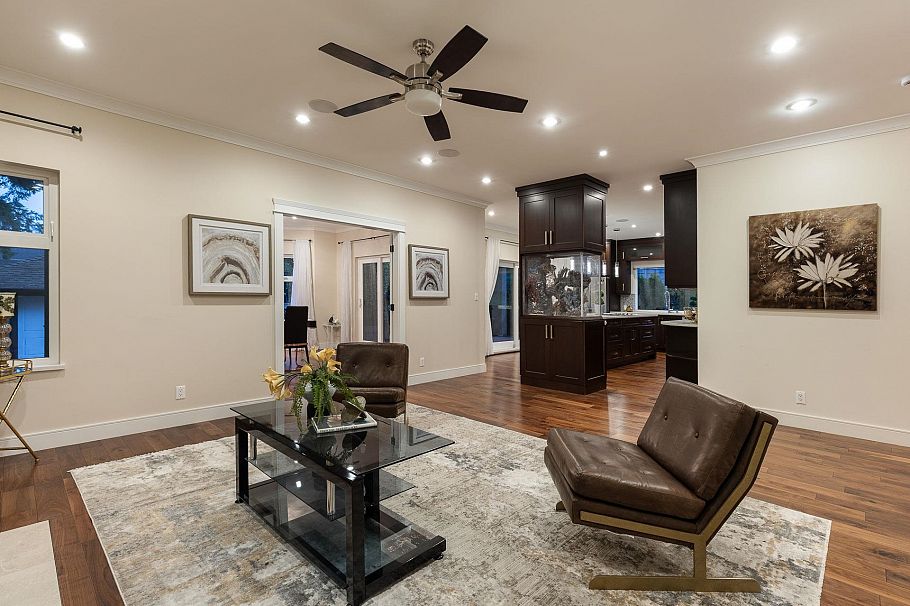 839 W 20th Street North Vancouver, BC - 8