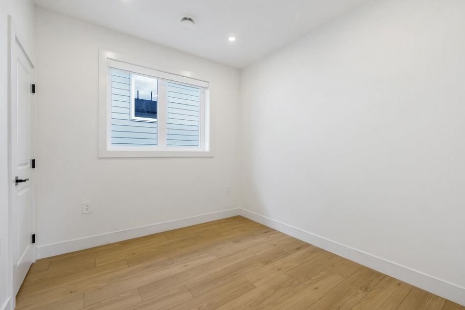 1 3096 Vanness Avenue Vancouver, BC - 12