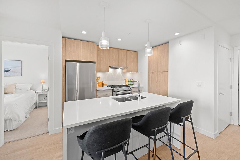 304 108 E 8th Street North Vancouver, BC - 16