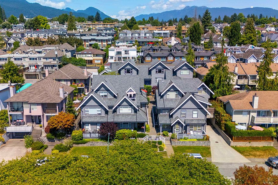 4 260 E 4th Street North Vancouver, BC - 1