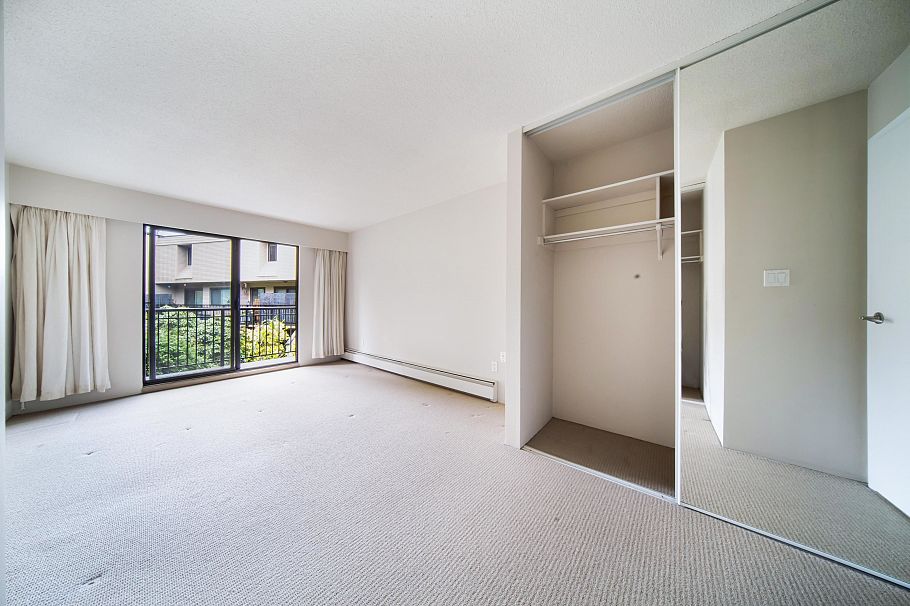 320 1385 Draycott Road North Vancouver, BC - 14