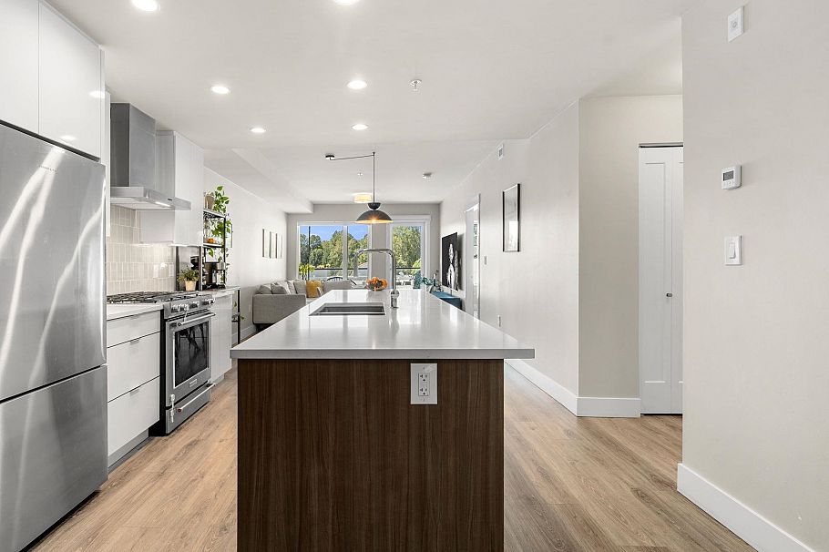 302 1496 Charlotte Road North Vancouver, BC - 13