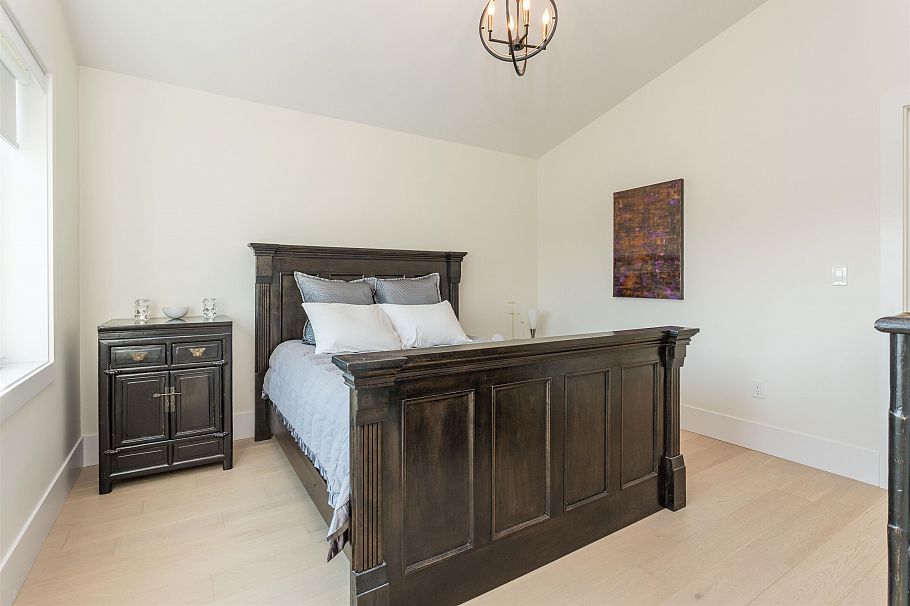 341 E 13th Street North Vancouver, BC - 21