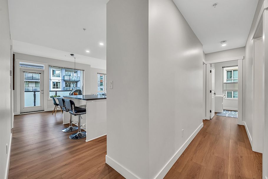 404 2632 Library Lane North Vancouver, BC - 28