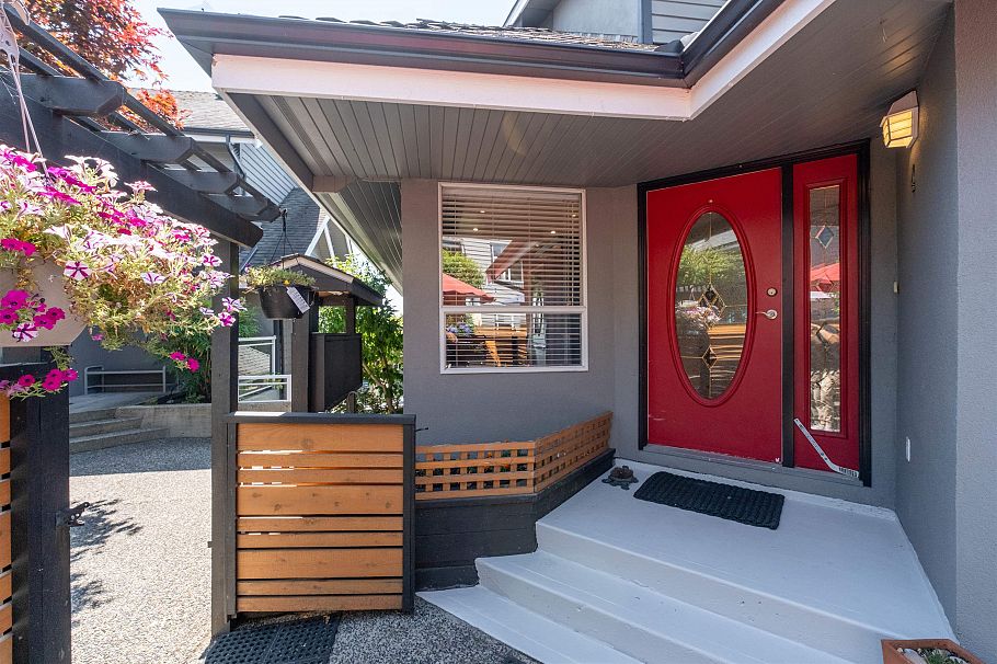 4 260 E 4th Street North Vancouver, BC - 3