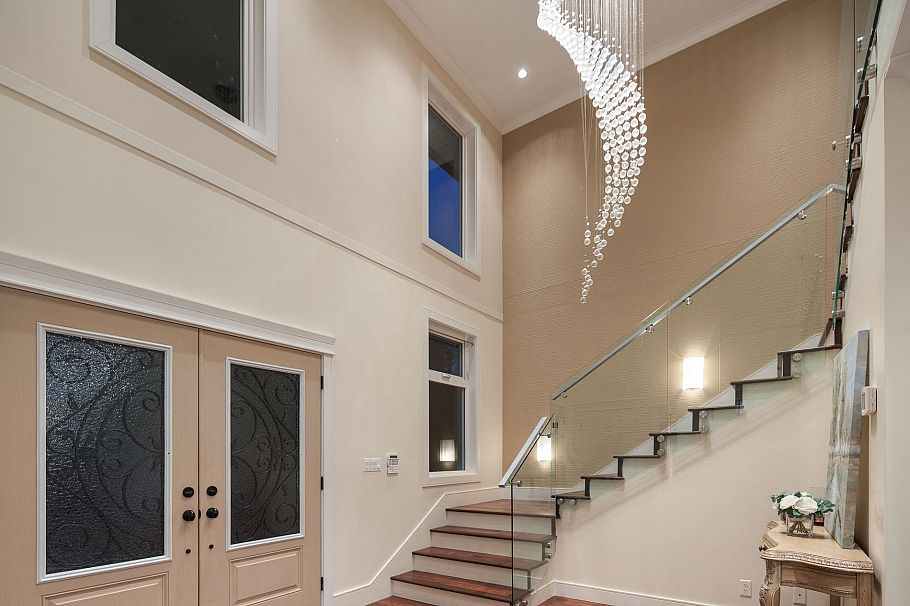 839 W 20th Street North Vancouver, BC - 3