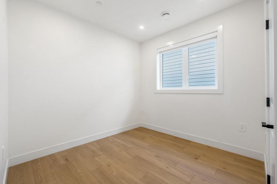 1 3096 Vanness Avenue Vancouver, BC - 13