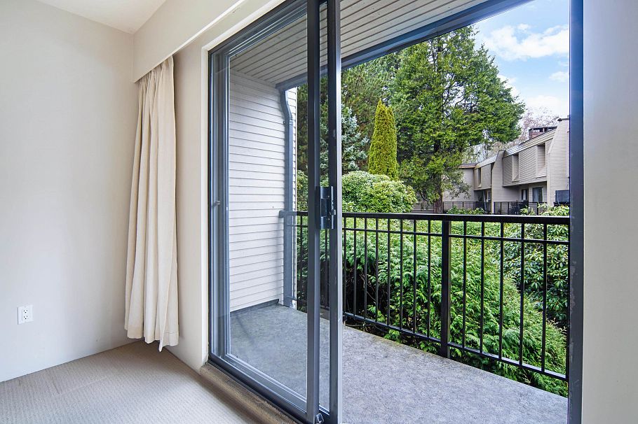 320 1385 Draycott Road North Vancouver, BC - 16