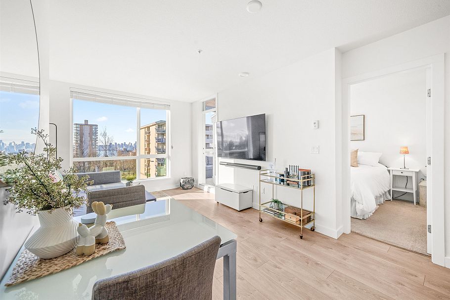 304 108 E 8th Street North Vancouver, BC - 3