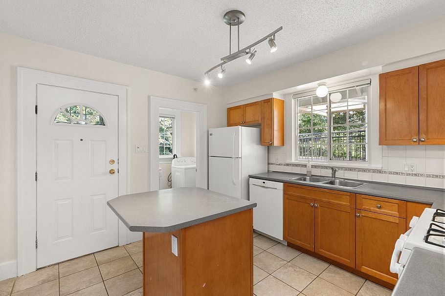 909 W 18th Avenue Vancouver, BC - 11