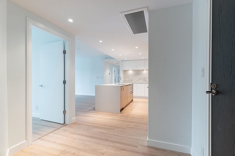 401 1500 Fern Street North Vancouver, BC - 3