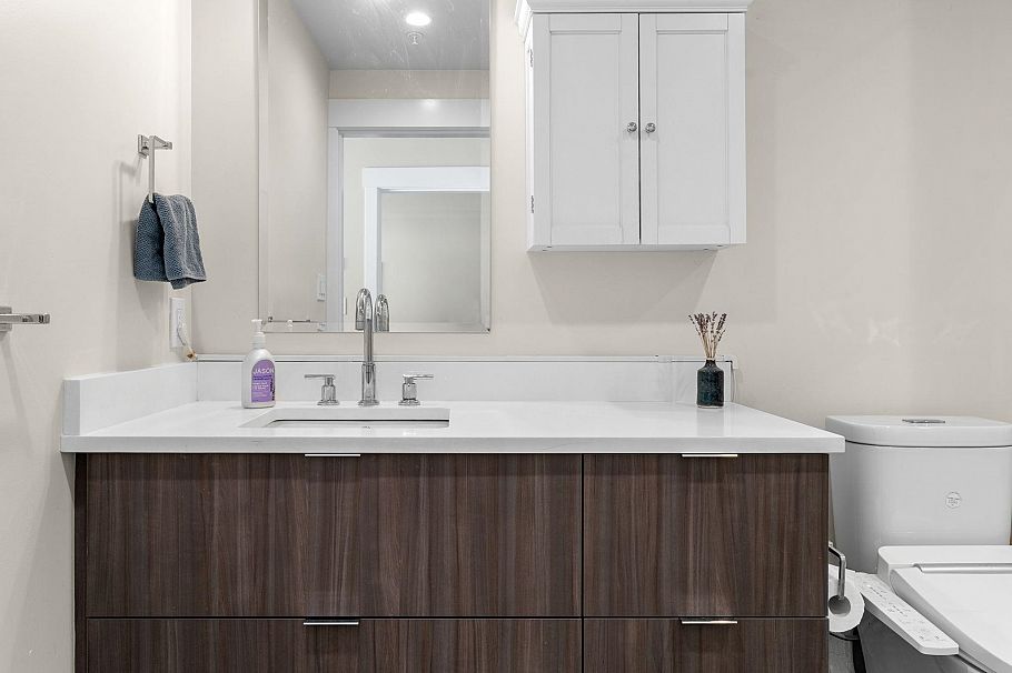 302 1496 Charlotte Road North Vancouver, BC - 24