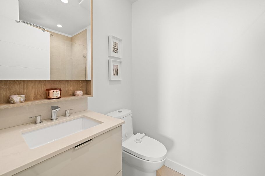 304 108 E 8th Street North Vancouver, BC - 22