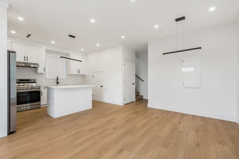 4705 Killarney Street Vancouver, BC - 5