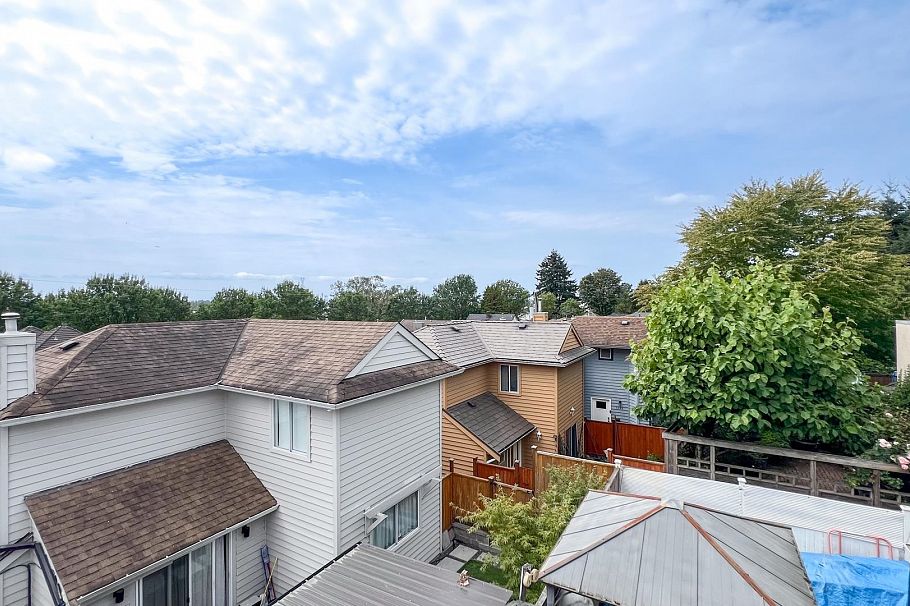 1860 SE Marine Drive Vancouver, BC - 3