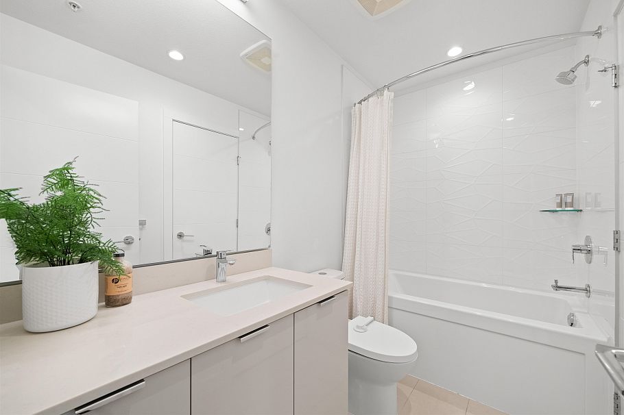 304 108 E 8th Street North Vancouver, BC - 28