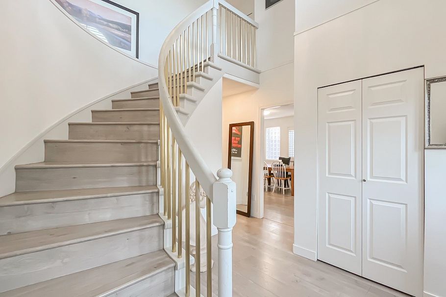 736 E 55th Avenue Vancouver, BC - 3