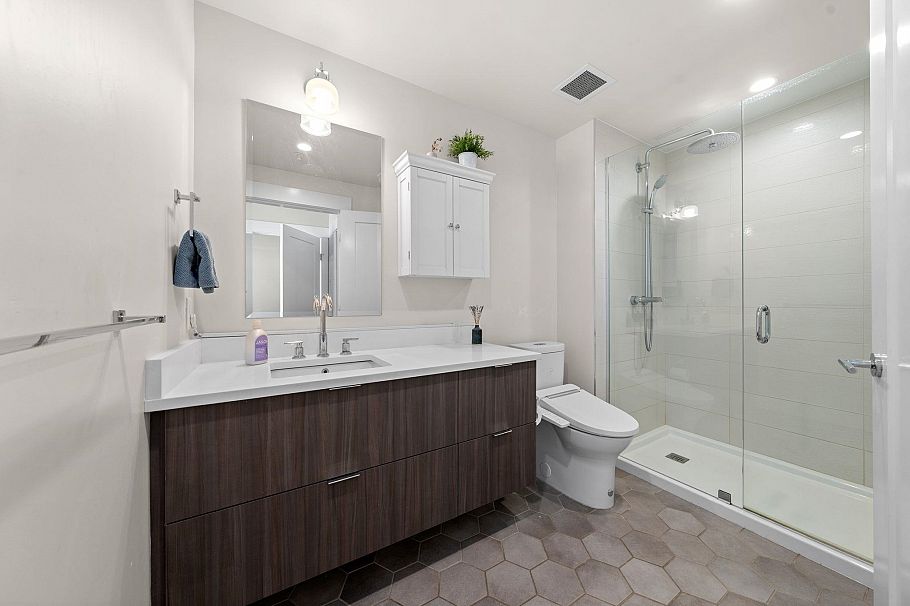 302 1496 Charlotte Road North Vancouver, BC - 25