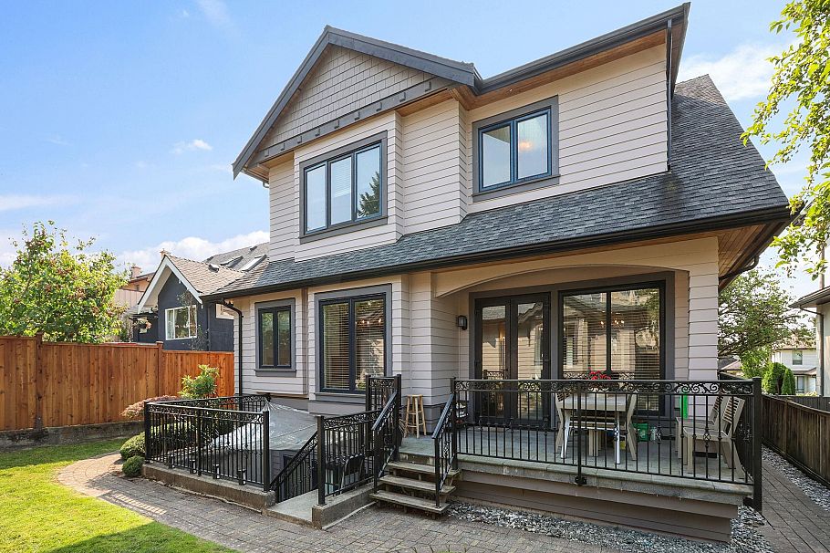 3553 W 31st Avenue Vancouver, BC - 35