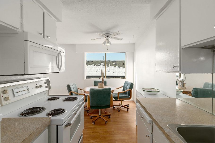 116 1345 Chesterfield Avenue North Vancouver, BC - 9