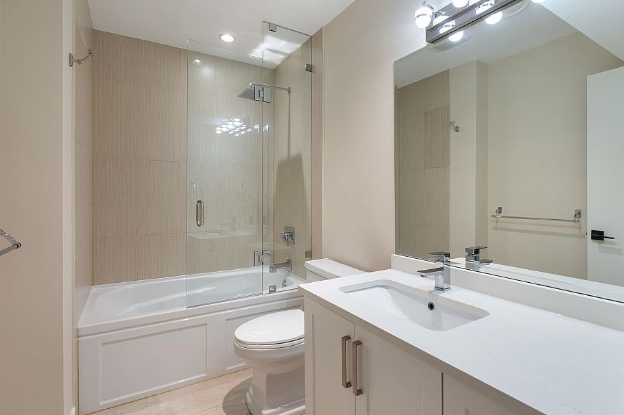 839 W 20th Street North Vancouver, BC - 31